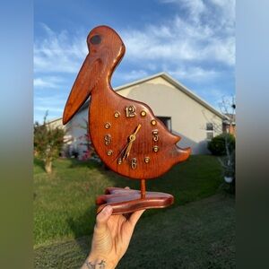 ✨Vintage Carved Wooden Pelican Clock✨